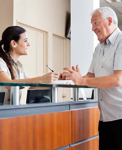 man visiting an affordable dentist with the dental savings plan